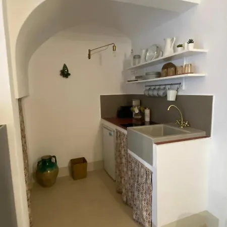 Cementine Suites- Traditional & Chic