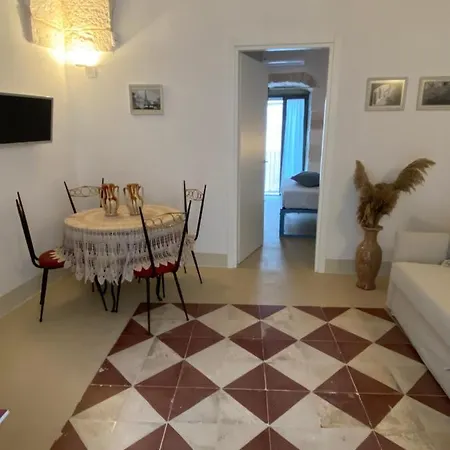 Cementine Suites- Traditional & Chic